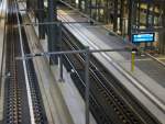 Nord-Süd-Gleise mit Oberleitungsschiene